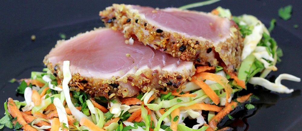 Atum com crosta de quinoa para pessoas exigentes com a dieta Atum com crosta de quinoa para pessoas exigentes com a dieta