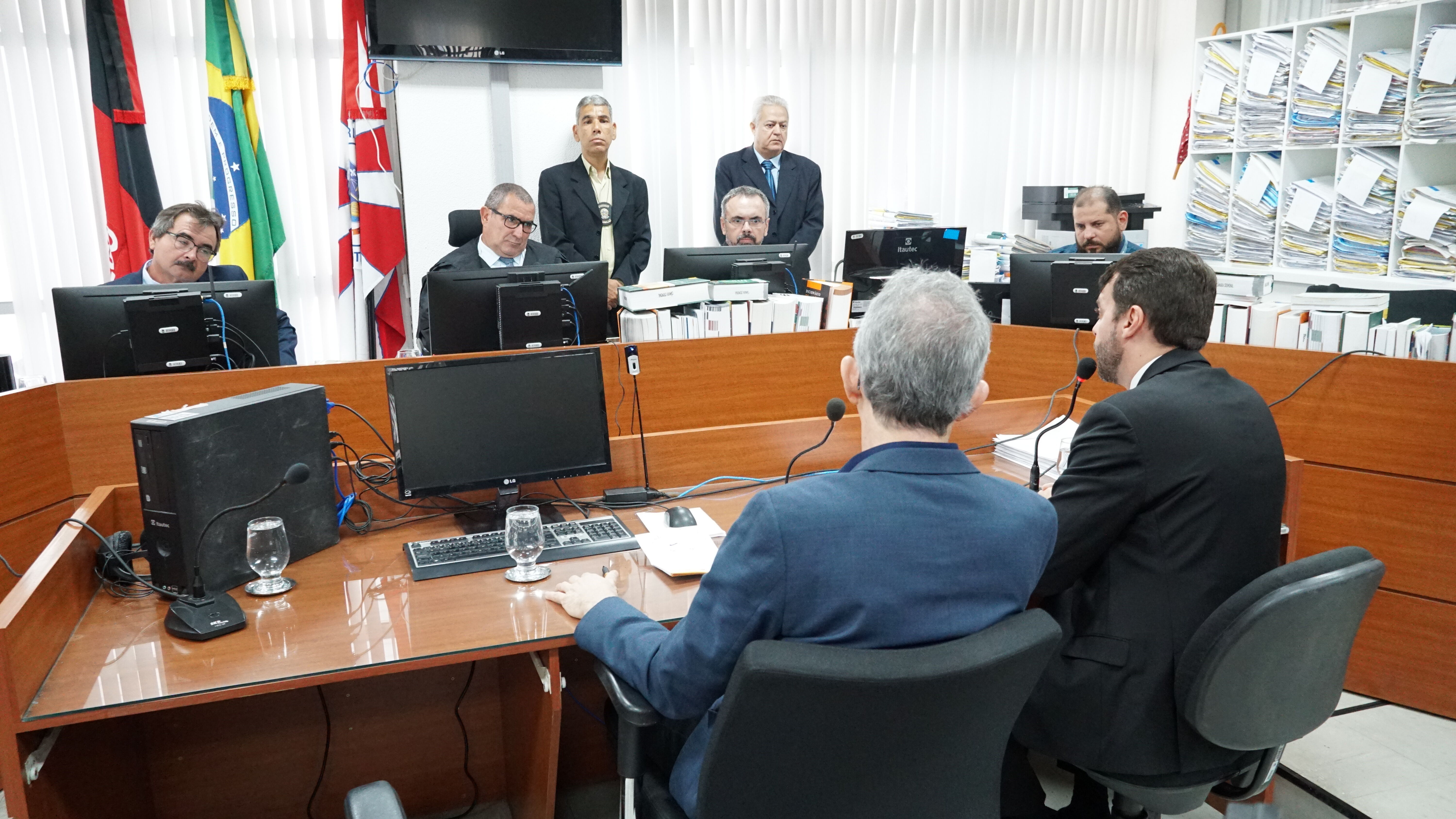 Justiça determina sequestro de mais de R$ 20 milhões nas contas de Ricardo Coutinho e mais oito investigados na Operação Calvário Justiça determina sequestro de mais de R$ 20 milhões nas contas de Ricardo Coutinho e mais oito investigados na Operação Calvário