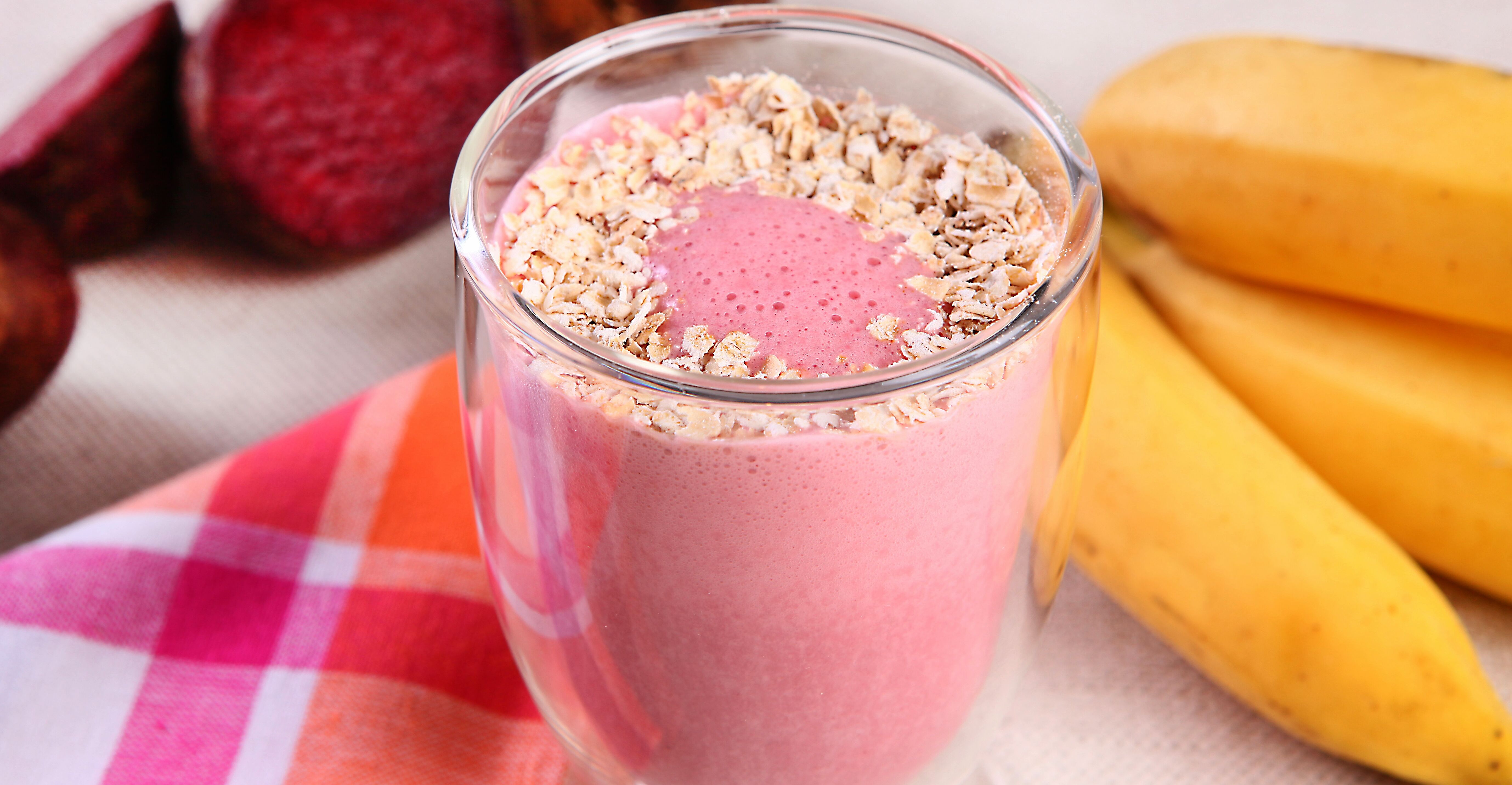 Vitamina de iogurte, morango e aveia: uma receita light para o verão Vitamina de iogurte, morango e aveia: uma receita light para o verão