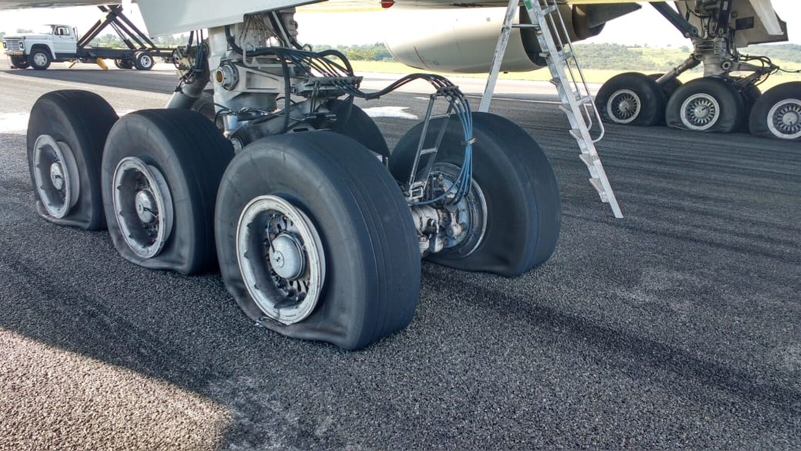 Pista de Aeroporto Internacional de BH é fechada após avião realizar pouso de emergência Pista de Aeroporto Internacional de BH é fechada após avião realizar pouso de emergência