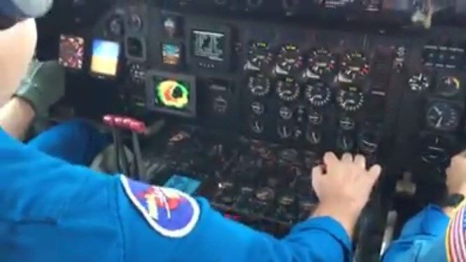 Agência Americana divulga vídeo feito por tripulação de avião no olho do furacão Matthew Agência Americana divulga vídeo feito por tripulação de avião no olho do furacão Matthew