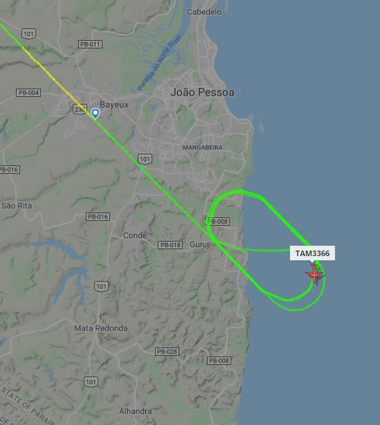 Susto no ar: após 30 minutos de sobrevoo, avião da Latam consegue pousar no Aeroporto Castro Pinto Susto no ar: após 30 minutos de sobrevoo, avião da Latam consegue pousar no Aeroporto Castro Pinto