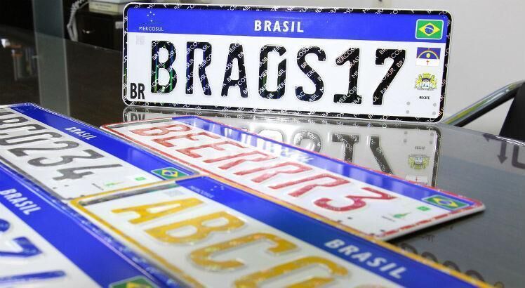 Placa no modelo Mercosul passa a ser obrigatória a partir de 31 de janeiro Placa no modelo Mercosul passa a ser obrigatória a partir de 31 de janeiro