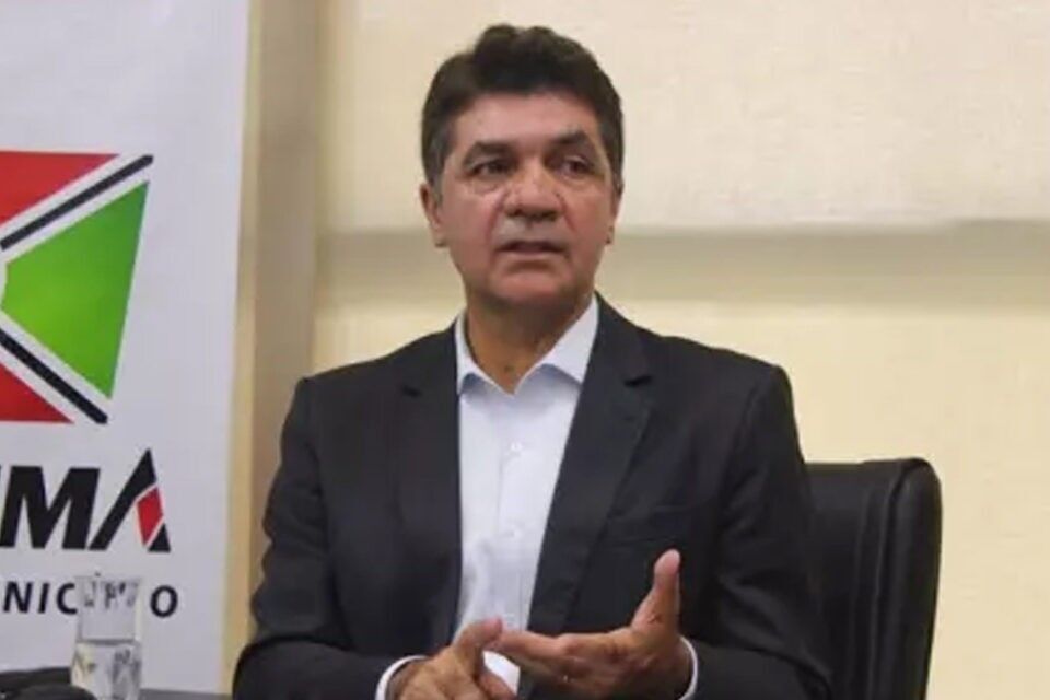 Prefeito de Criciúma diz não tolerar 'viadagem' e demite professor gay que exibiu clipe de Criolo Prefeito de Criciúma diz não tolerar 'viadagem' e demite professor gay que exibiu clipe de Criolo