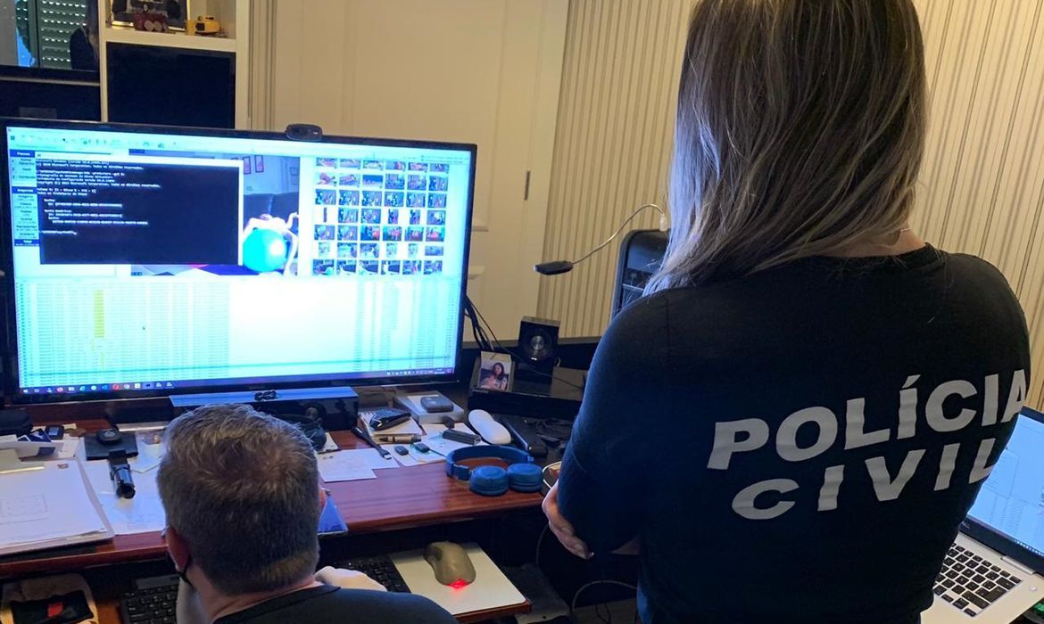 Homem é preso em João Pessoa, na Operação Luz na Infância, suspeito de compartilhar pornografia infantil