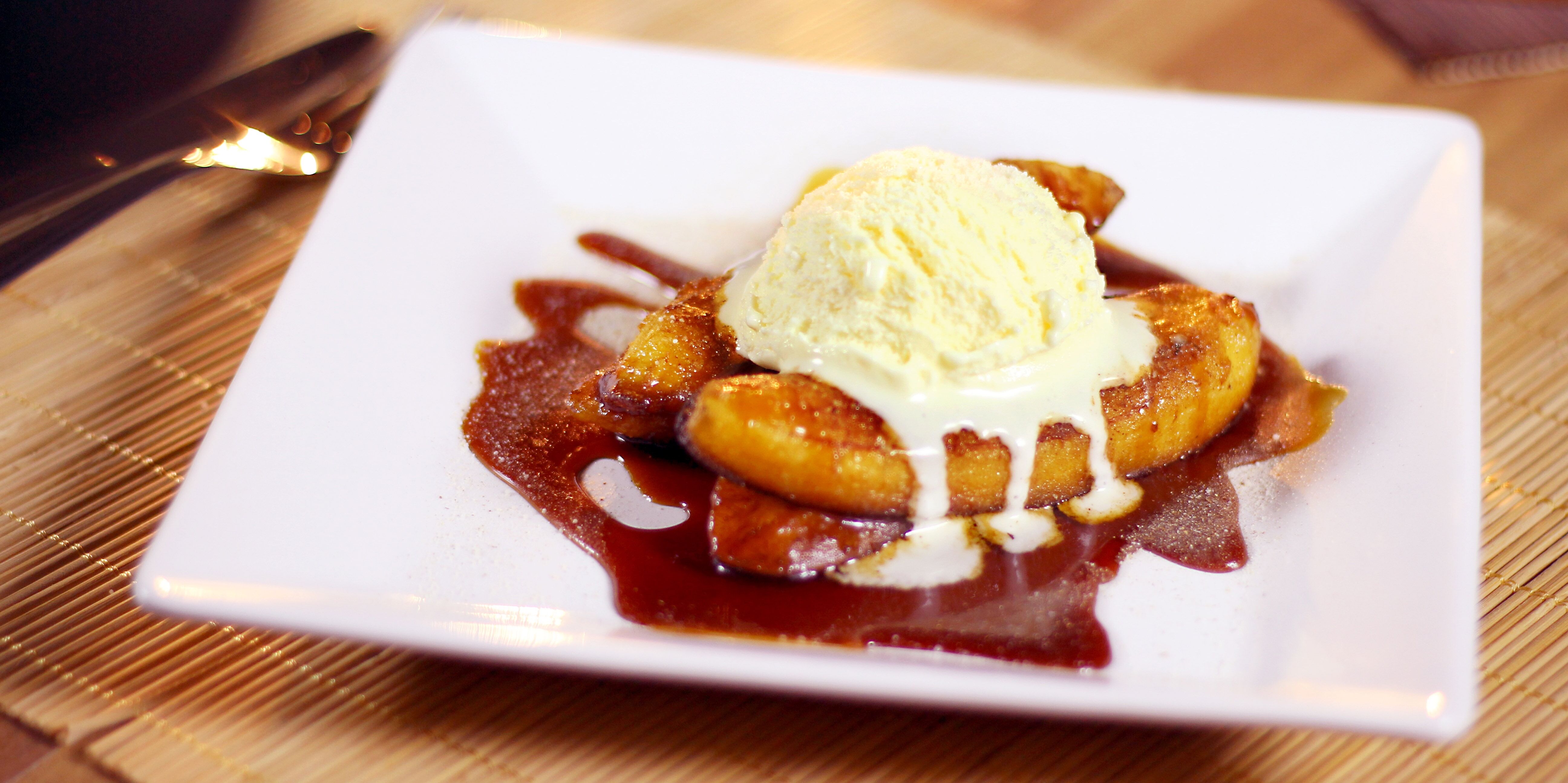 Banana Caramelizada com Sorvete Banana Caramelizada com Sorvete