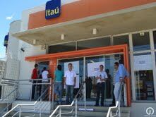 Bancários fecham agência do Itaú em João Pessoa, por falta de ar condicionado Bancários fecham agência do Itaú em João Pessoa, por falta de ar condicionado