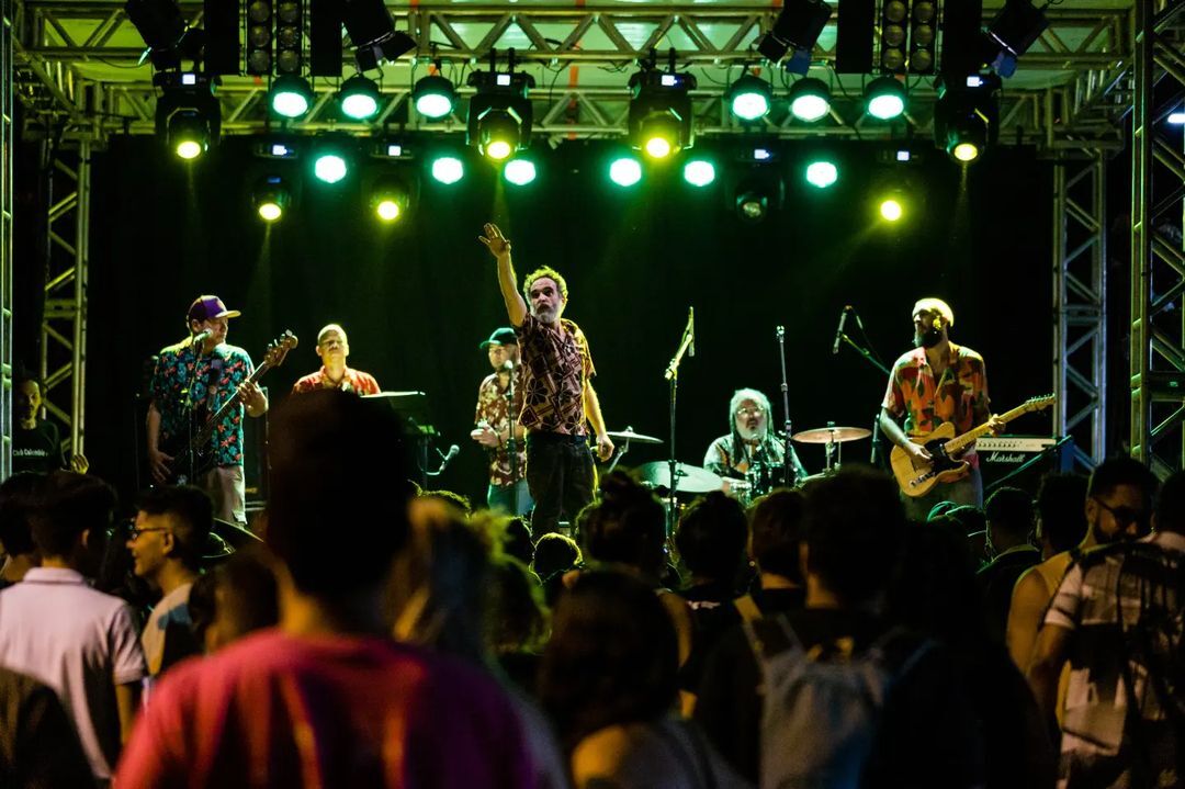 Festival Centro em Cena termina hoje com shows de Cabruêra e Electro Bromance