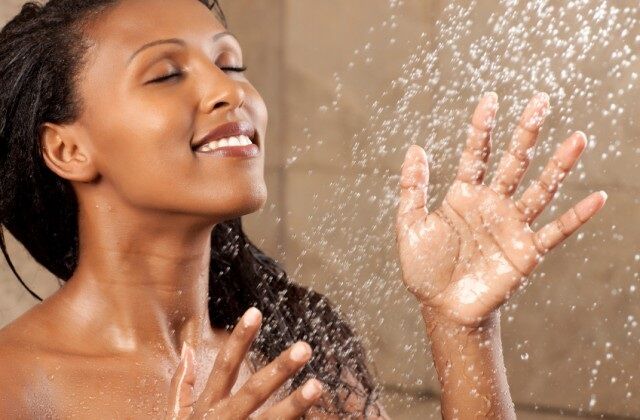 Banho frio traz benefícios para o organismo? Banho frio traz benefícios para o organismo?