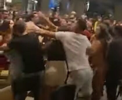 Veja vídeos: clientes registram briga generalizada no Bar do Cuscuz após jogo de futebol Veja vídeos: clientes registram briga generalizada no Bar do Cuscuz após jogo de futebol