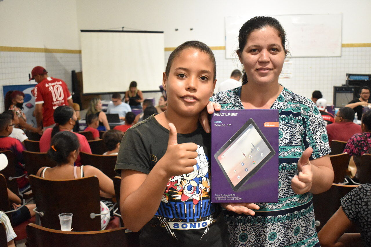 Prefeitura inicia entrega de tablets e chips de internet para alunos do 5º ano do Fundamental I Prefeitura inicia entrega de tablets e chips de internet para alunos do 5º ano do Fundamental I