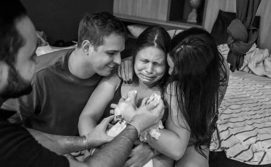 Bebê de trisal é registrado com sobrenome dos três pais, no Paraná Bebê de trisal é registrado com sobrenome dos três pais, no Paraná