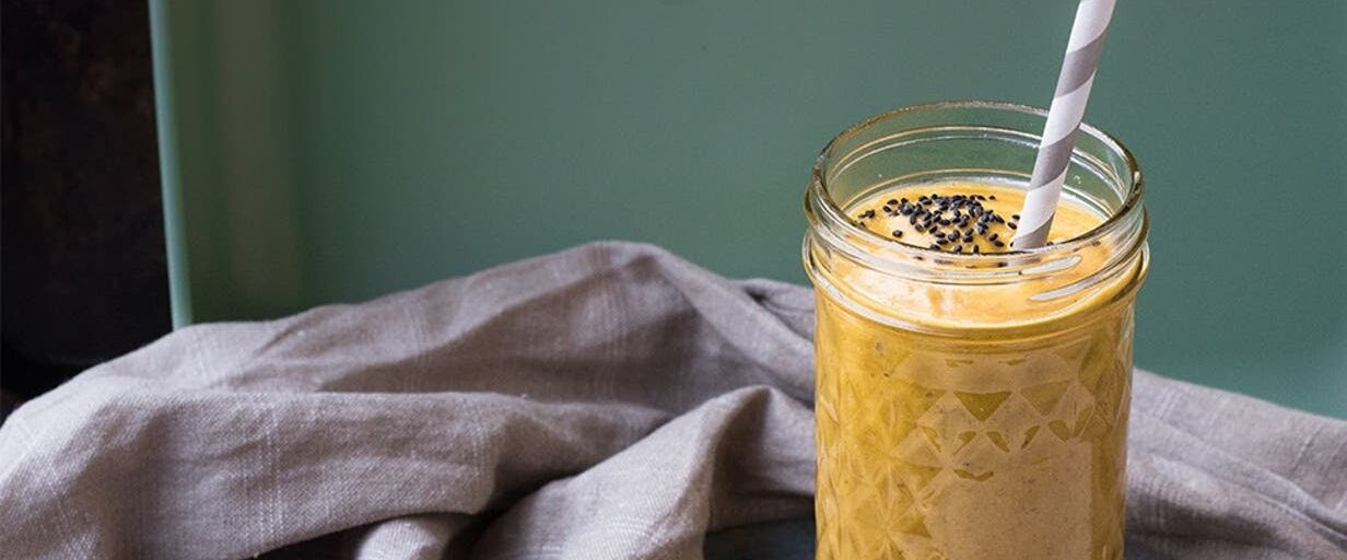 Smoothie de batata-doce para uma dose diária de saúde Smoothie de batata-doce para uma dose diária de saúde