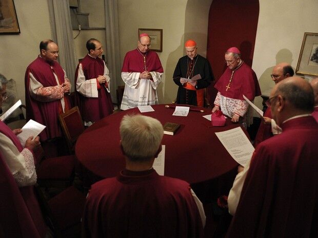 Bento XVI passou bem primeira noite como Papa Emérito, diz Vaticano