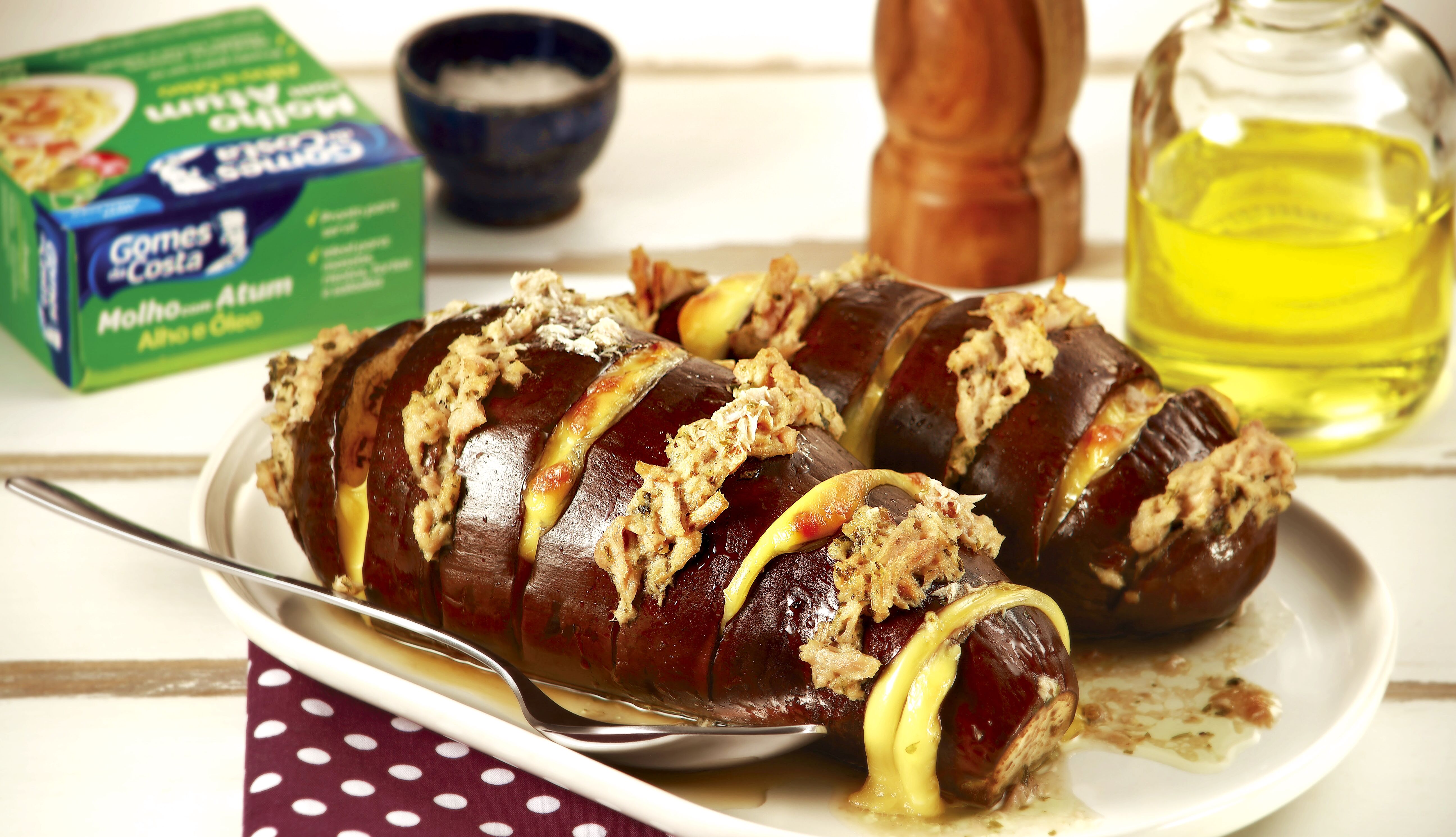 Berinjela recheada com atum Berinjela recheada com atum