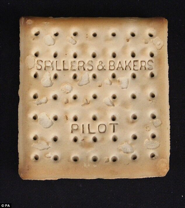 Biscoito que sobreviveu ao Titanic há mais de 100 anos é leiloado por R$ 90 mil Biscoito que sobreviveu ao Titanic há mais de 100 anos é leiloado por R$ 90 mil