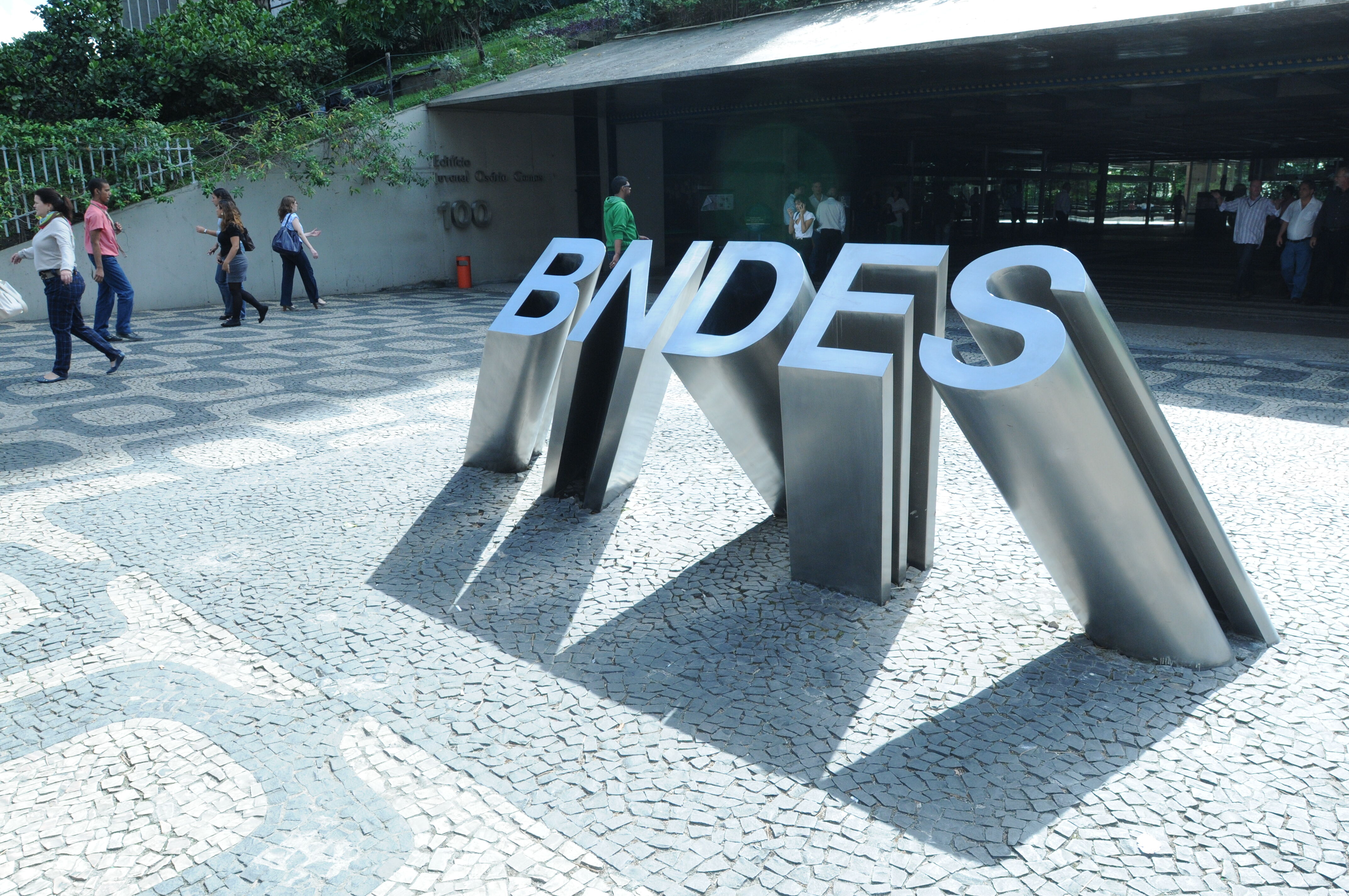 Chamada pública do BNDES lança R$ 10 bilhões para apoiar planos de negócios na Paraíba e demais estados do Nordeste Chamada pública do BNDES lança R$ 10 bilhões para apoiar planos de negócios na Paraíba e demais estados do Nordeste