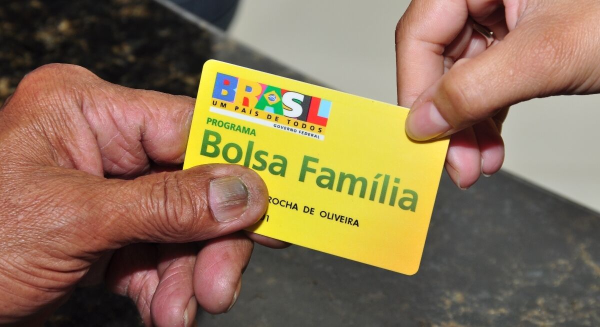 Beneficiários do Bolsa Família com CPF irregular terão recurso bloqueado a partir deste mês Beneficiários do Bolsa Família com CPF irregular terão recurso bloqueado a partir deste mês