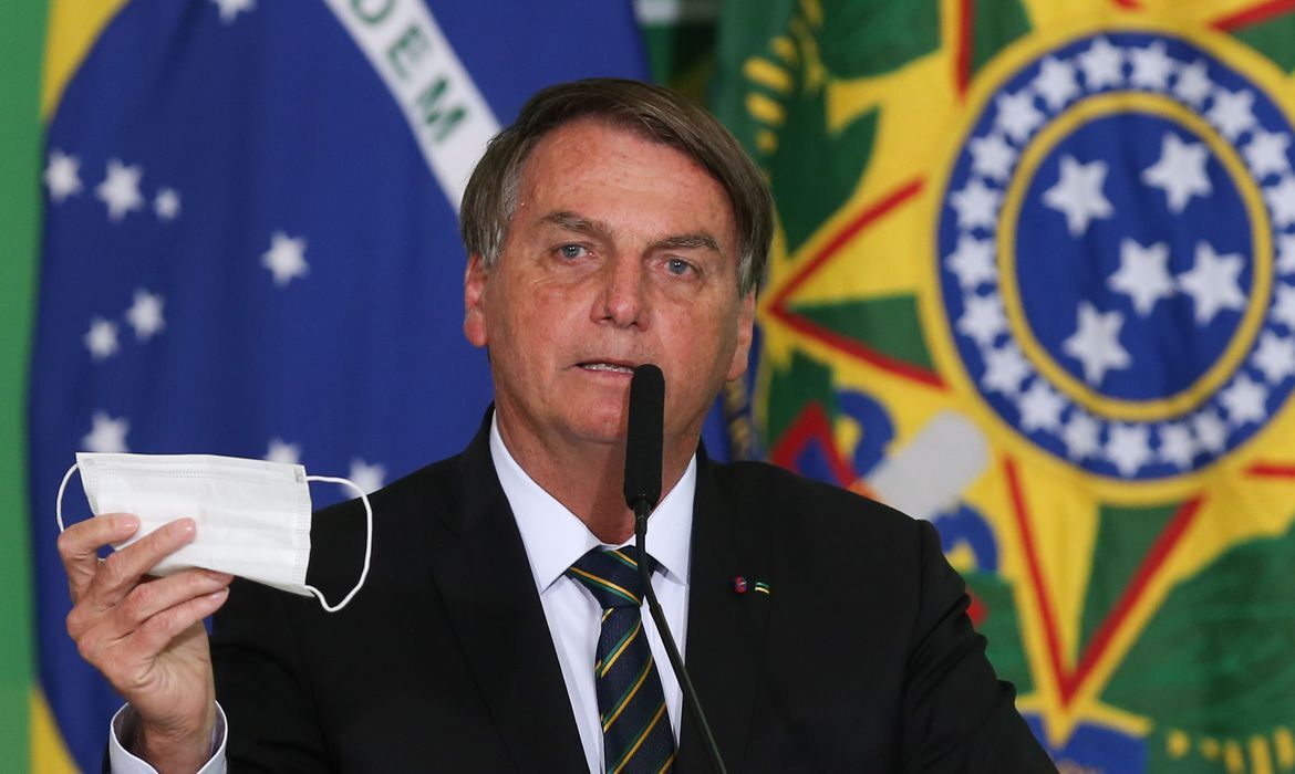 Bolsonaro agora diz que palavra final sobre máscaras cabe a Queiroga, governadores e prefeitos Bolsonaro agora diz que palavra final sobre máscaras cabe a Queiroga, governadores e prefeitos