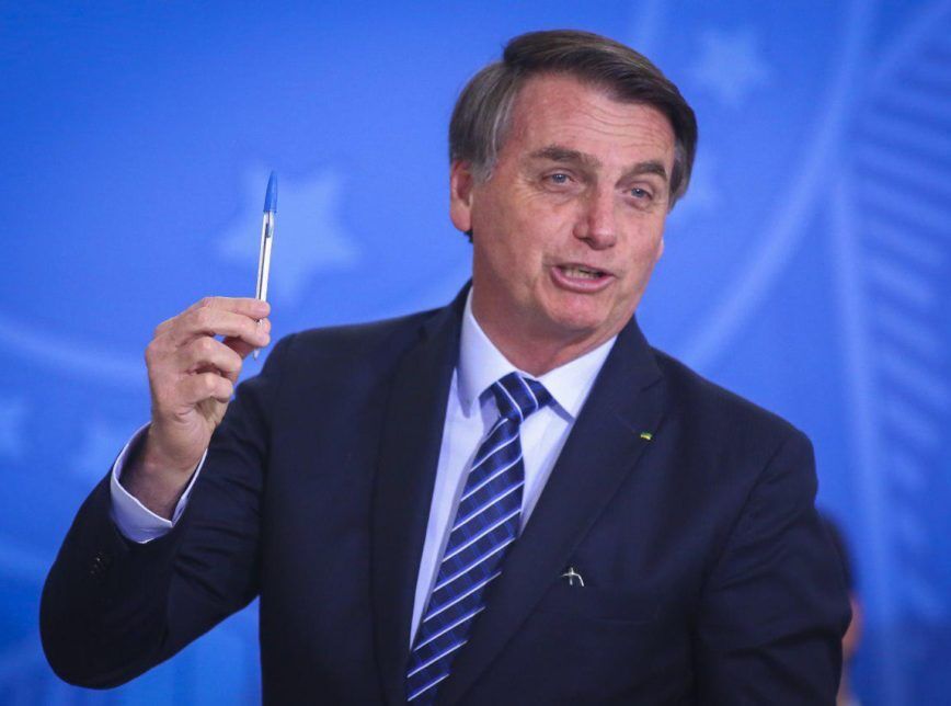 'A caneta Bic é minha', diz Bolsonaro sobre compra de vacina chinesa 'A caneta Bic é minha', diz Bolsonaro sobre compra de vacina chinesa