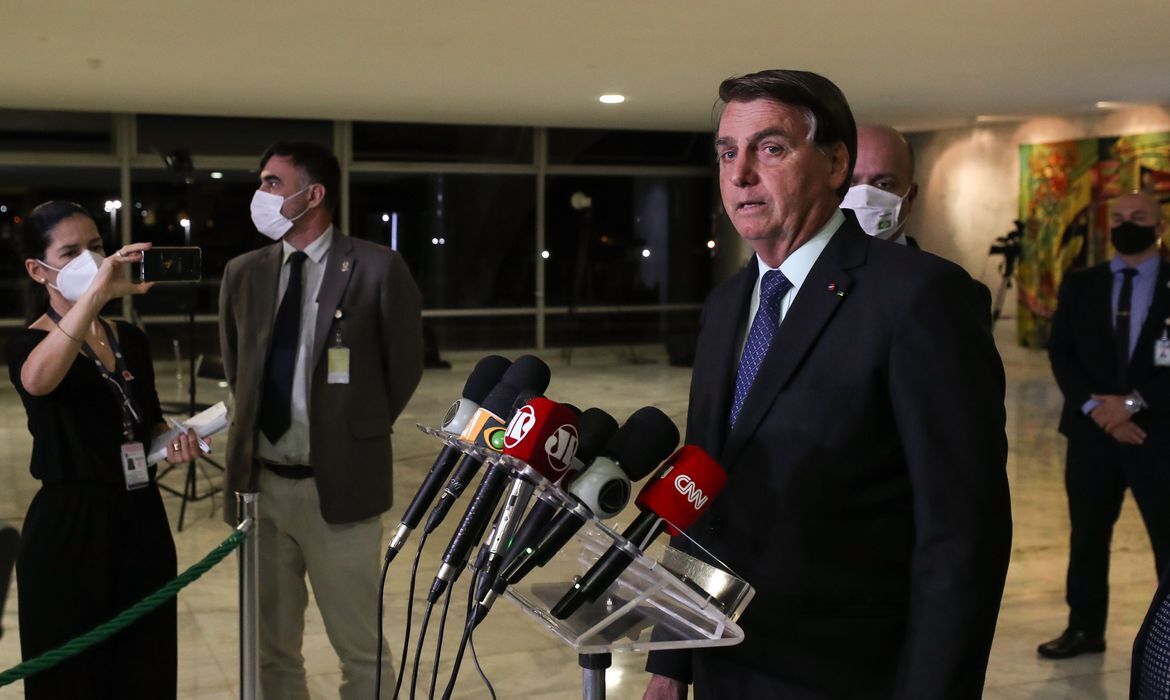 Bolsonaro evolui bem, e sonda nasogástrica é retirada, diz boletim médico Bolsonaro evolui bem, e sonda nasogástrica é retirada, diz boletim médico