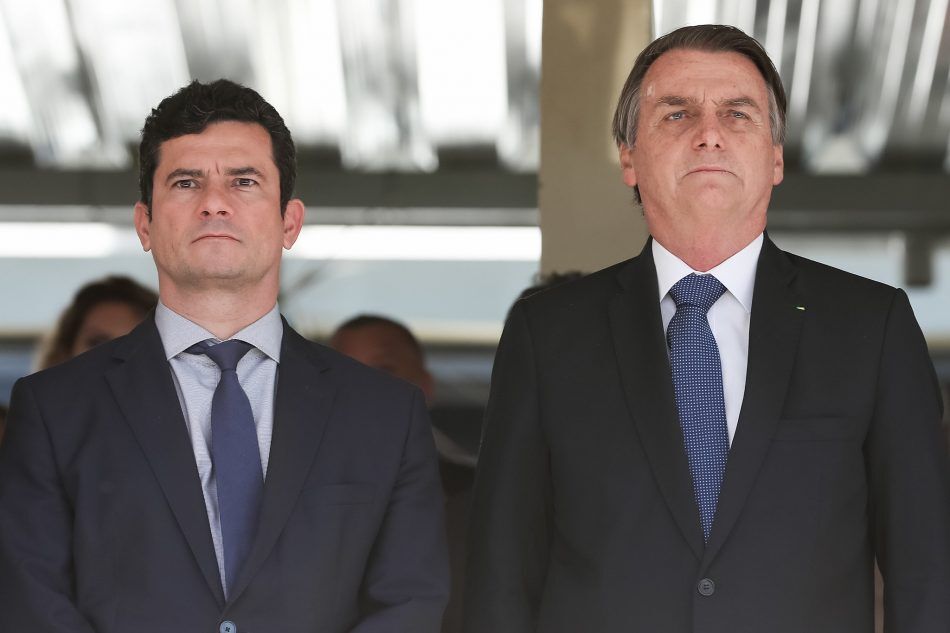 Vídeo da reunião: Bolsonaro xinga prefeitos, pede armamento da população e diz: "eu não vou esperar f**er minha família" Vídeo da reunião: Bolsonaro xinga prefeitos, pede armamento da população e diz: "eu não vou esperar f**er minha família"
