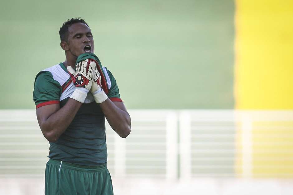 Boa Esporte confirma a contratação do goleiro Bruno, que já veste a camisa Boa Esporte confirma a contratação do goleiro Bruno, que já veste a camisa