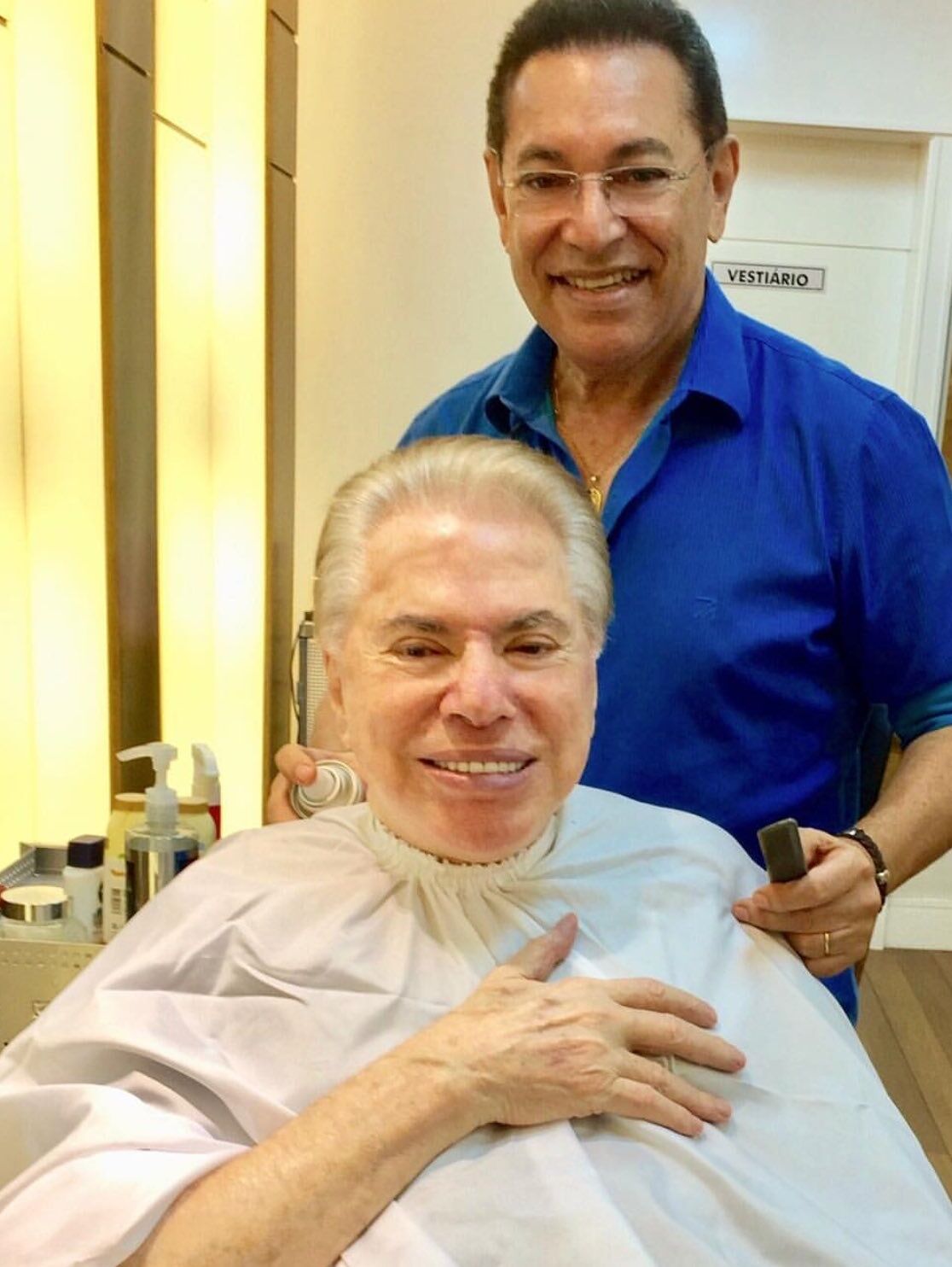 Jassa, cabeleireiro de Silvio Santos, é internado após sofrer infecção hospitalar Jassa, cabeleireiro de Silvio Santos, é internado após sofrer infecção hospitalar