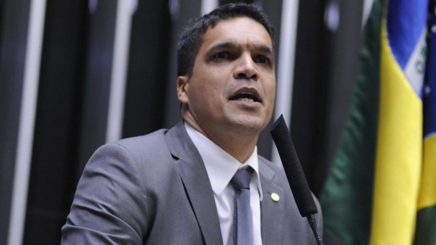 Facada em Bolsonaro foi "espetáculo da maçonaria", diz Cabo Daciolo Facada em Bolsonaro foi "espetáculo da maçonaria", diz Cabo Daciolo