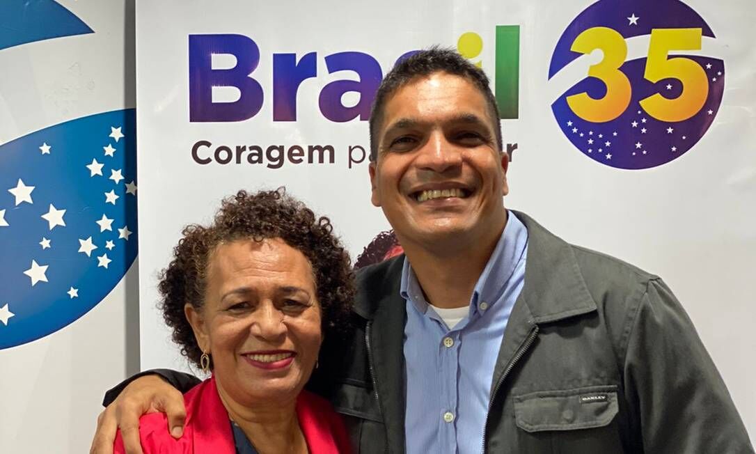 Cabo Daciolo se filia ao Brasil 35 e lança pré-candidatura à Presidência Cabo Daciolo se filia ao Brasil 35 e lança pré-candidatura à Presidência