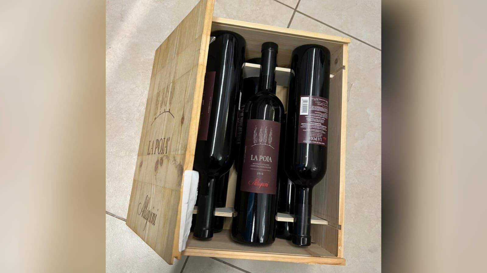 Caixas com garrafas de vinho avaliadas em mais de R$ 1.600 são apreendidas em endereços do Padre Egídio, em João Pessoa Caixas com garrafas de vinho avaliadas em mais de R$ 1.600 são apreendidas em endereços do Padre Egídio, em João Pessoa
