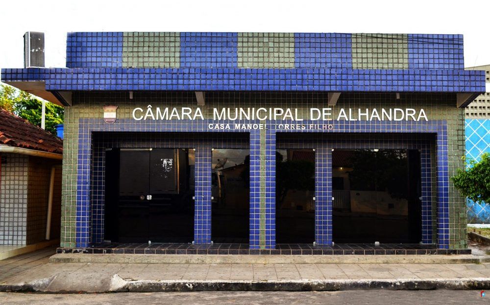 Vereador de Alhandra critica fechamento de igrejas por conta da pandemia e diz que cabarés estão funcionando a 'todo vapor': "é de descer o suor" Vereador de Alhandra critica fechamento de igrejas por conta da pandemia e diz que cabarés estão funcionando a 'todo vapor': "é de descer o suor"