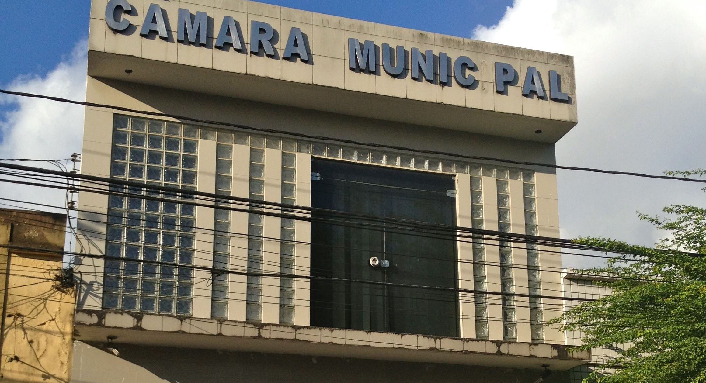 Justiça manda Câmara de Santa Rita suspender mudanças no regimento Eleição da mesa Diretora da Câmara de Santa Rita é adiada após confusão