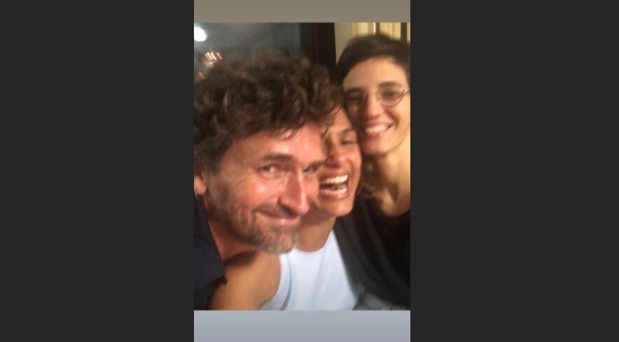 Camila Pitanga passa véspera de Natal ao lado do ex-marido e da namorada Beatriz Coelho Camila Pitanga passa véspera de Natal ao lado do ex-marido e da namorada Beatriz Coelho