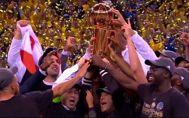 Golden State Warriors vence o Cleveland Cavaliers e conquista o título da NBA Golden State Warriors vence o Cleveland Cavaliers e conquista o título da NBA