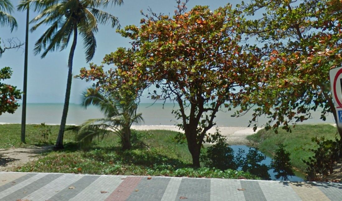 Moradores denunciam despejo de esgoto por restaurante na praia de Cabo Branco Moradores denunciam despejo de esgoto por restaurante na praia de Cabo Branco