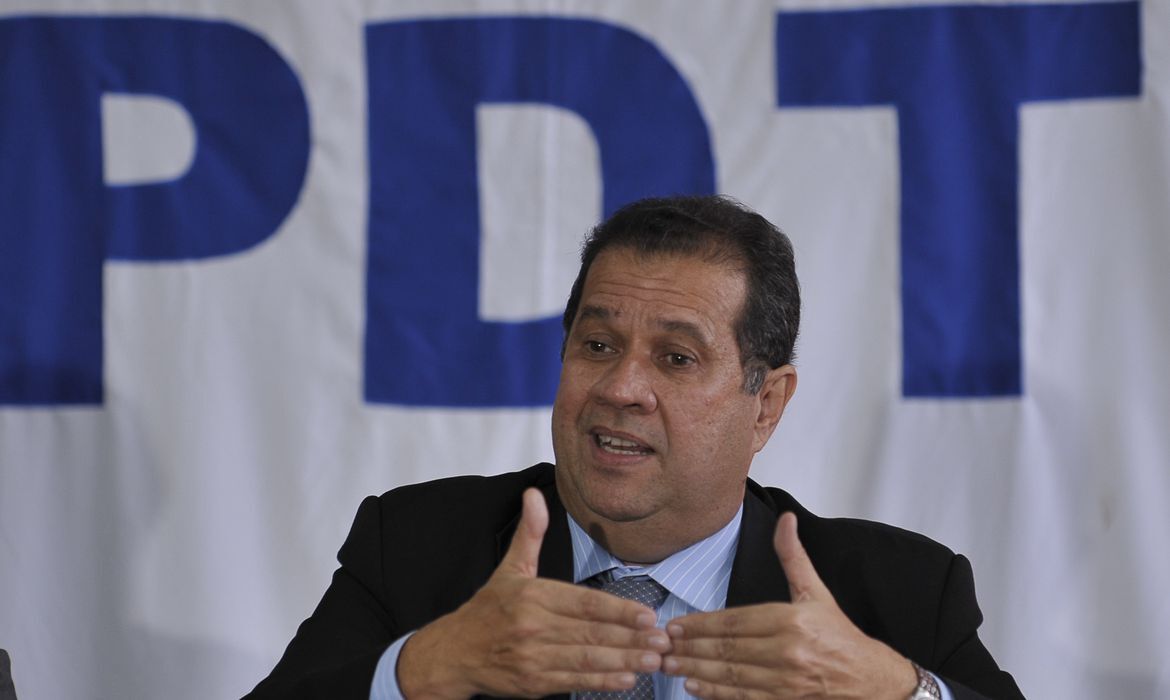 Presidente nacional do PDT, Carlos Lupi diz estar decepcionado com Damião Feliciano após saída da legenda