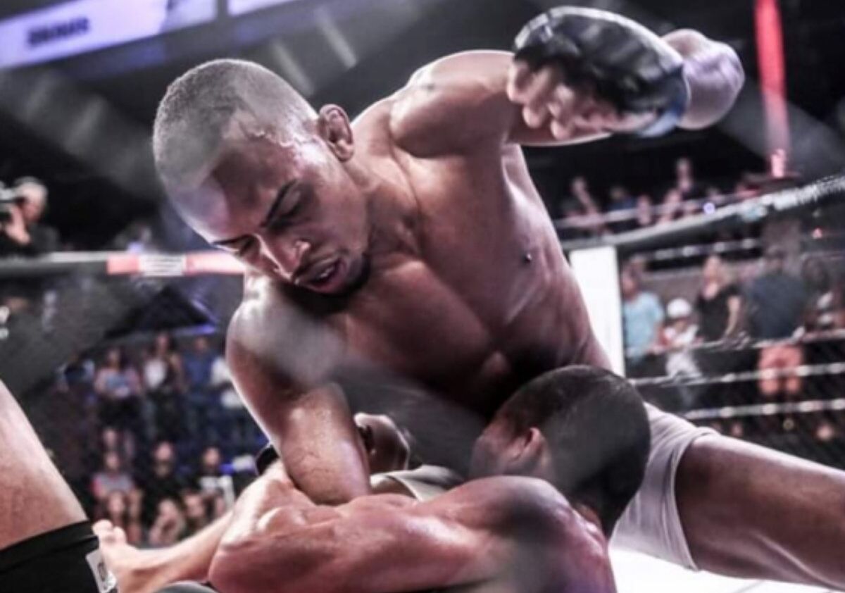 Invicto, lutador brasileiro relembra infância difícil antes de estreia no LFA: ‘Eu sempre acreditei em mim’ Invicto, lutador brasileiro relembra infância difícil antes de estreia no LFA: ‘Eu sempre acreditei em mim’