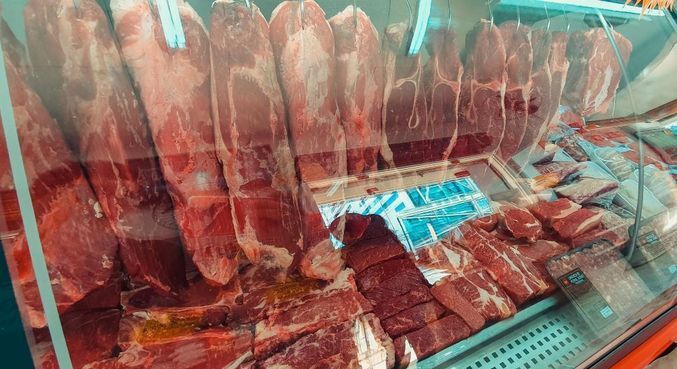 Consumo de carne bovina volta a crescer em 2023, após cinco anos de queda