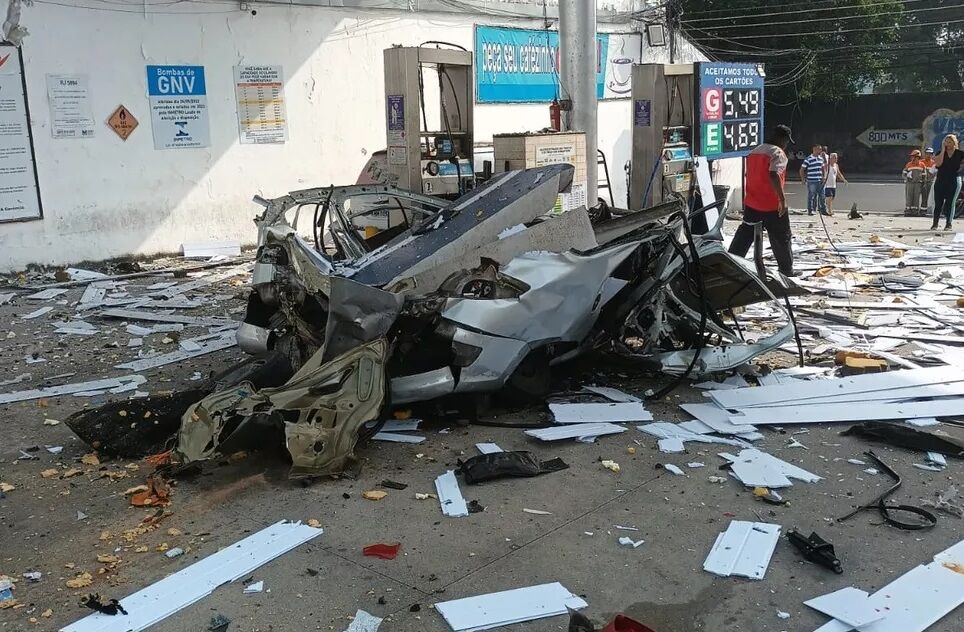 Carro explode em posto de combustíveis da Zona Norte do Rio de Janeiro