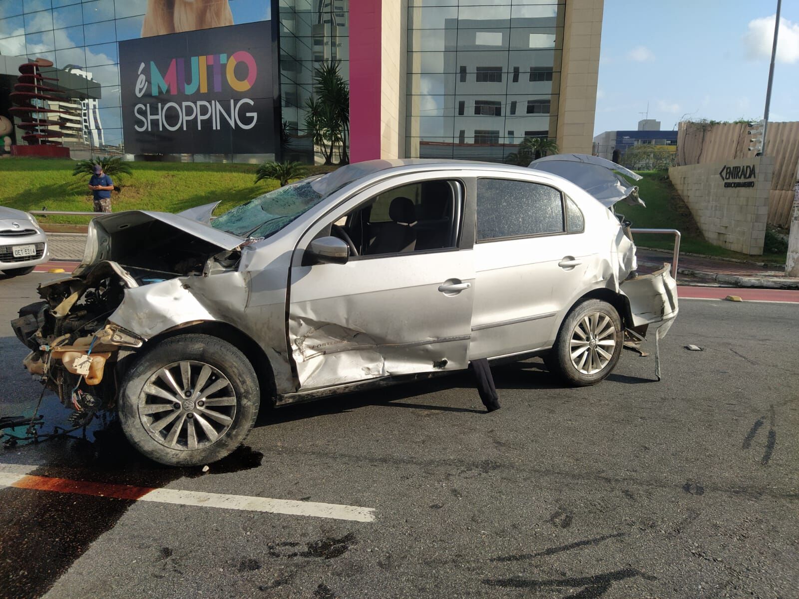 Motorista de carro envolvido em acidente no Retão de Manaíra, em João Pessoa, foge e deixa documentação no local Motorista de carro envolvido em acidente no Retão de Manaíra, em João Pessoa, foge e deixa documentação no local