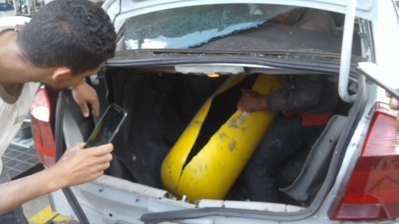 Cilindro de gás explode em carro durante abastecimento em posto em Bayeux