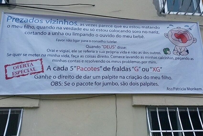 Mãe manda recado para vizinhos com cartaz na porta de casa e viraliza nas redes sociais Mãe manda recado para vizinhos com cartaz na porta de casa e viraliza nas redes sociais
