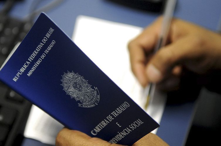 Taxa de desemprego fica em 7,9%; índice é o menor em 10 anos Taxa, Desemprego, Emprego