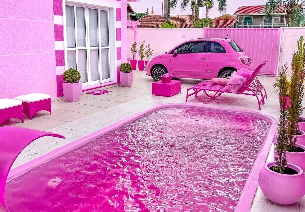 Obcecados por Barbie, fãs ostentam coleções, decoração de R$ 200 mil e casas cor-de-rosa Obcecados por Barbie, fãs ostentam coleções, decoração de R$ 200 mil e casas cor-de-rosa