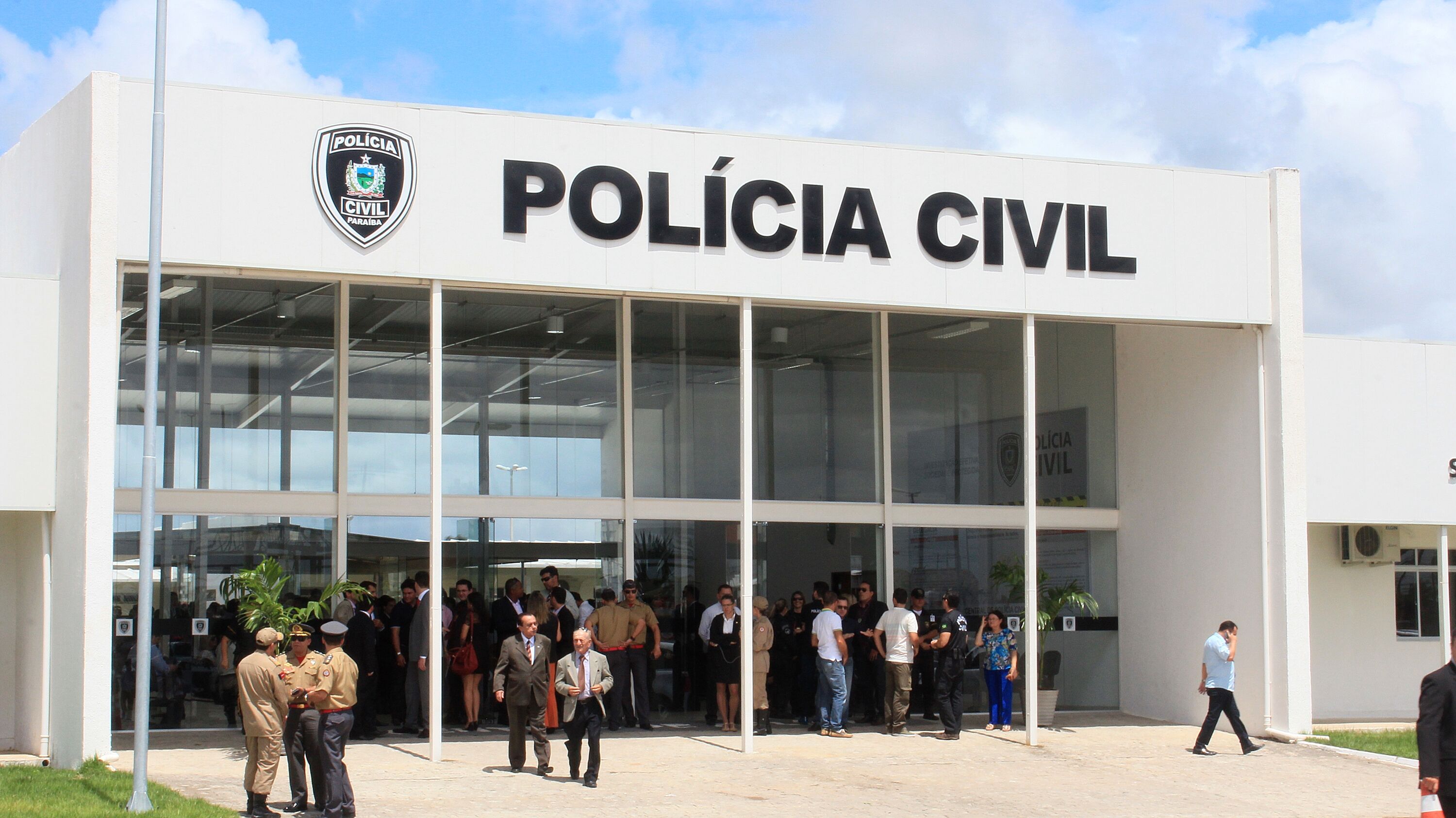 Operação cumpre 24 mandados de prisão contra suspeitos de envolvimento em homicídios e tráfico de drogas em Santa Rita Operação cumpre 24 mandados de prisão contra suspeitos de envolvimento em homicídios e tráfico de drogas em Santa Rita