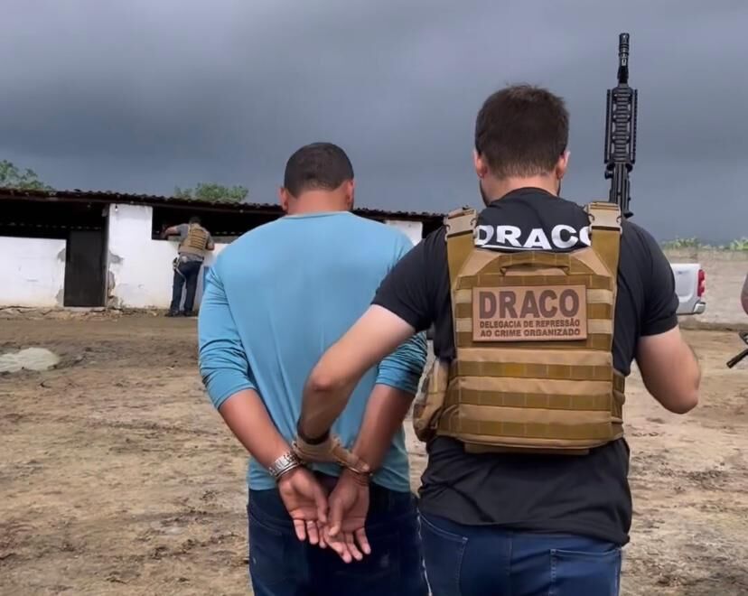 Polícia prende acusado de assaltar bancos e roubar mais de R$ 1 milhão de empresário em Campina Grande Polícia prende acusado de assaltar bancos e roubar mais de R$ 1 milhão de empresário em Campina Grande