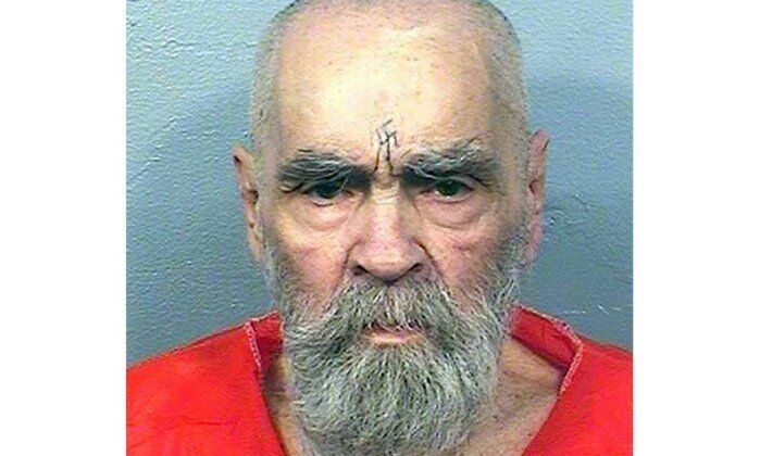 Assassino em série Charles Manson morre aos 83 anos Assassino em série Charles Manson morre aos 83 anos