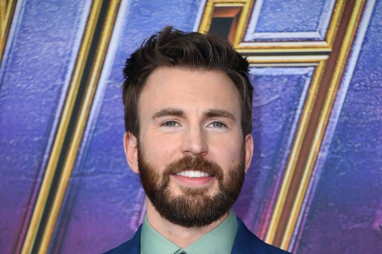 Chris Evans chama a atenção por tatuagens ao publicar vídeo dando salto mortal em piscina Chris Evans chama a atenção por tatuagens ao publicar vídeo dando salto mortal em piscina