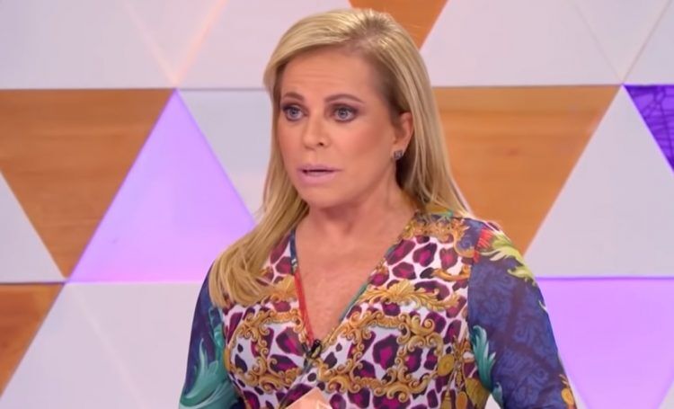 Christina Rocha comete gafe em podcast ao perguntar sobre mãe de Sônia Abraão; VEJA VÍDEO Christina Rocha comete gafe em podcast ao perguntar sobre mãe de Sônia Abraão; VEJA VÍDEO